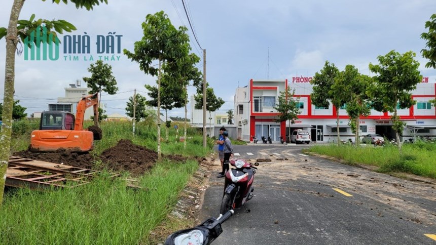 ĐẤT ĐẸP - GIÁ TỐT Cần Bán Nhanh Lô Đất Mặt Tiền Tại Khu dân cư Định An Chợ Sóc Ven Gò Quao