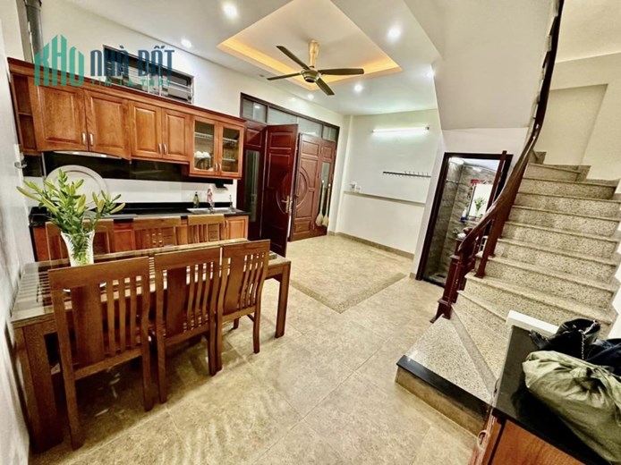 "Bán nhà Khương Hạ,36m2,5 tầng,6.3m,4.5 tỷ, nội thất đầy đủ, ngõ rộng"