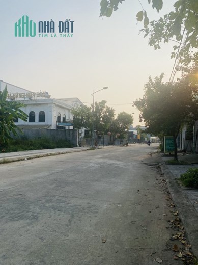 Bán đất mặt phố Nguyễn Tri Phương, Liên Bảo. DT 115m2