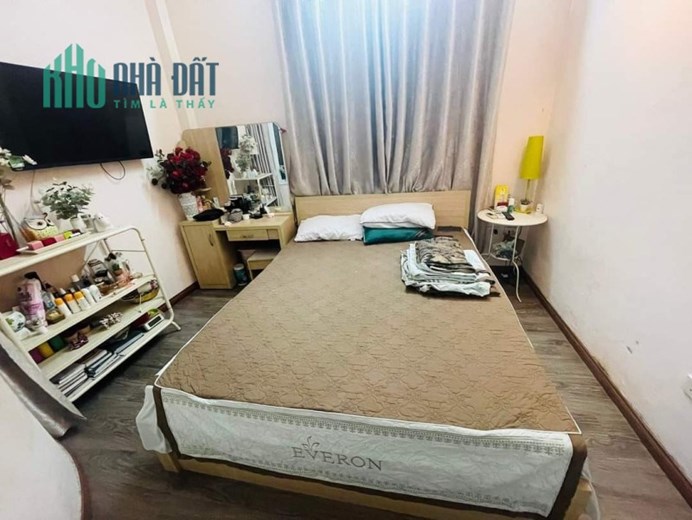 Bán nhà riêng Hoàng Cầu Đống Đa 38m 5 tầng ngõ thông gần phố vài bước chân ra ô tô nhỉnh 4 tỷ lh