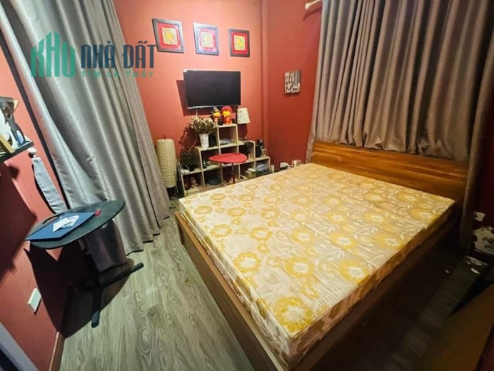 Bán nhà riêng Hoàng Cầu Đống Đa 38m 5 tầng ngõ thông gần phố vài bước chân ra ô tô nhỉnh 4 tỷ lh