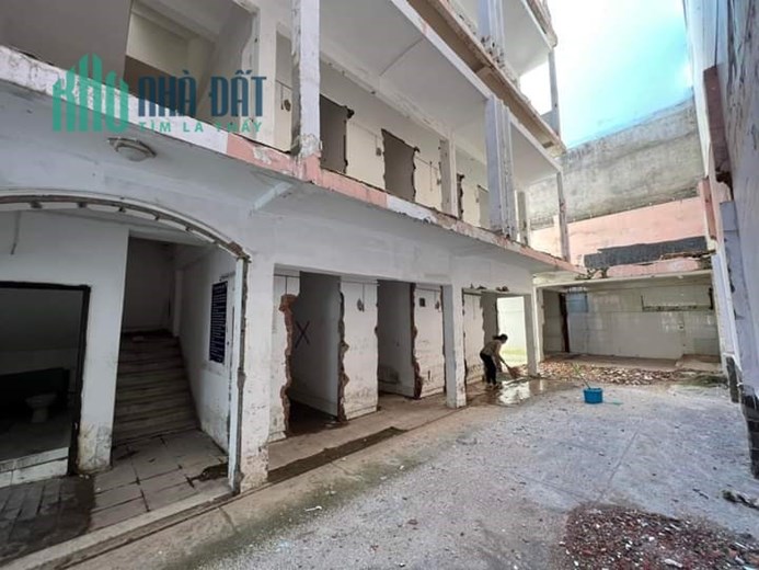 BÁN NHÀ MẶT TIỀN CỰC HIẾM KHU LÝ THƯỜNG KIỆT - 250M2 NGANG 10X25M - 4 TẦNG - 44 TỶ