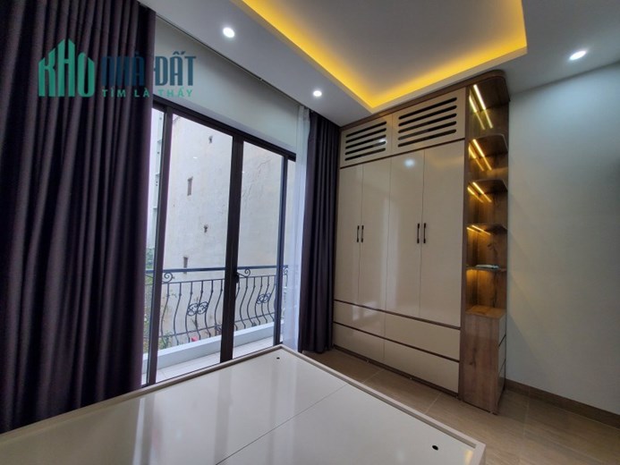 Siêu phẩm. Bán nhà Lê Trọng Tấn, quận Thanh Xuân. 50m2 x 4T. MT 4.5m. Ô TÔ. Hơn 7 Tỷ. 0968084286
