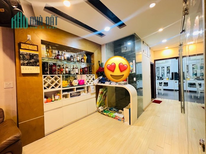 Bán nhà Phố Nguyễn Văn Cừ, Full nội thất, 55 m2, 5T, chỉ nhĩnh 7 tỷ.