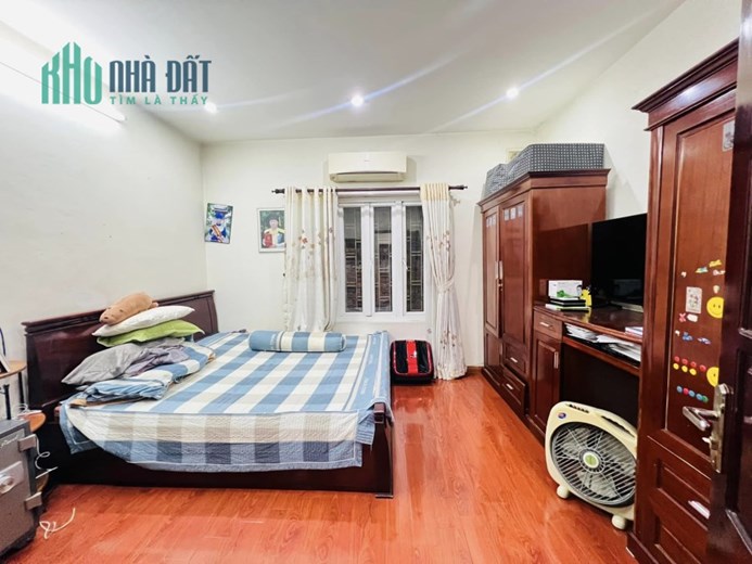 Bán nhà Phố Nguyễn Văn Cừ, Full nội thất, 55 m2, 5T, chỉ nhĩnh 7 tỷ.