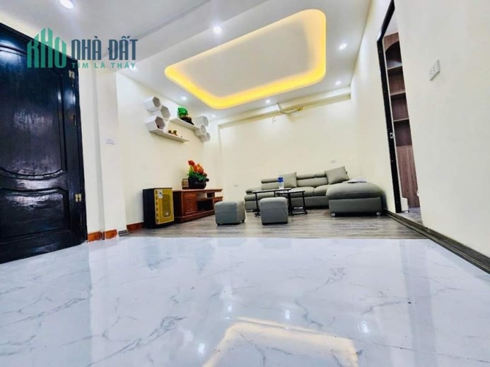 Bán Căn Hộ Tập Thể 2,45 tỷ Giải Phóng - Phố Vọng 3 PN Đẹp Long Lanh