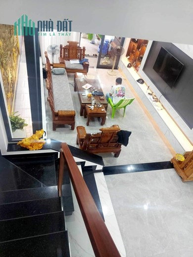 Bán nhà MT Đường 10M5 Hòa Xuân Quận Cẩm Lệ Đà Nẵng 100m2 3 Tầng Chỉ 6,X Tỷ