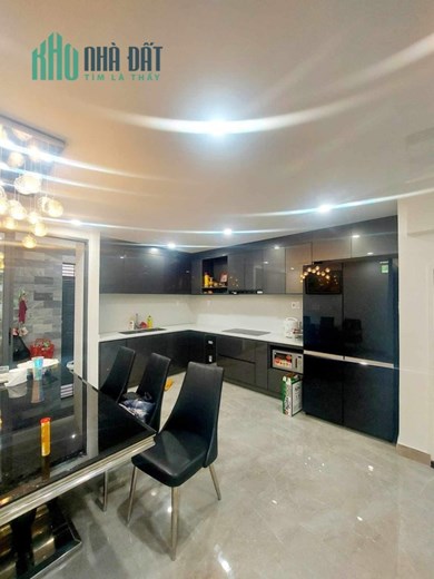 Bán nhà MT Đường 10M5 Hòa Xuân Quận Cẩm Lệ Đà Nẵng 100m2 3 Tầng Chỉ 6,X Tỷ