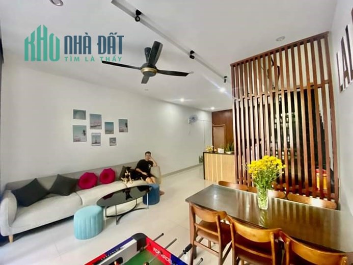 Cho thuê nhà 4 tầng 6 phòng ngủ cục đẹp đường Hoài Thanh- Khu Mỹ An gần Cầu Trần Thị Lý