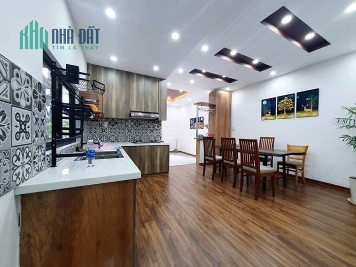 Chào bán căn nhà 2 tầng.DTĐ tới 70m .kiệt 2m5 lê duẩn cách đường chỉ 2 căn nhà