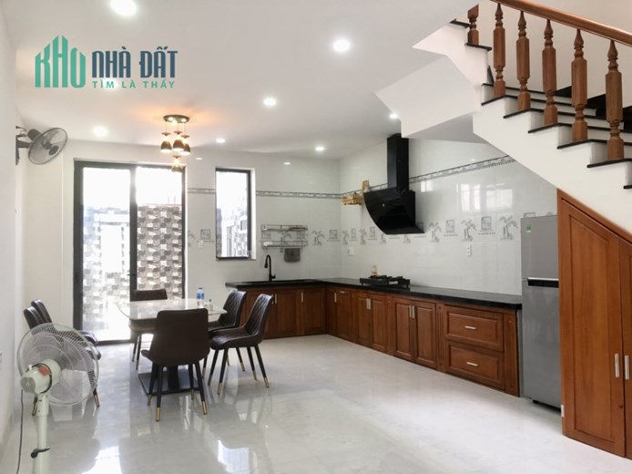 Bán nhà mỹ gia Nha Trang gói 7 . nhà 3 tầng 100m2. gia 5 tỷ 400