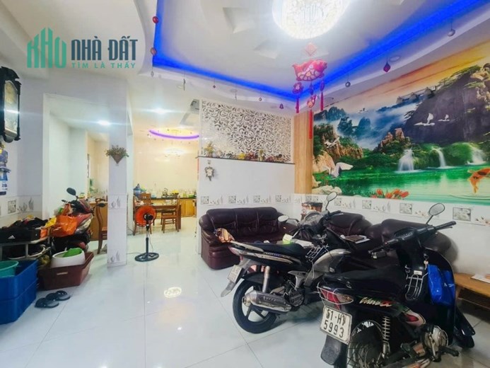 Chủ ngộp bank bán gấp nhà ngay bờ Tham Lương, Gò Vấp nhà mới xây 55m2 3 tầng nhỉnh 4 tỷ TL