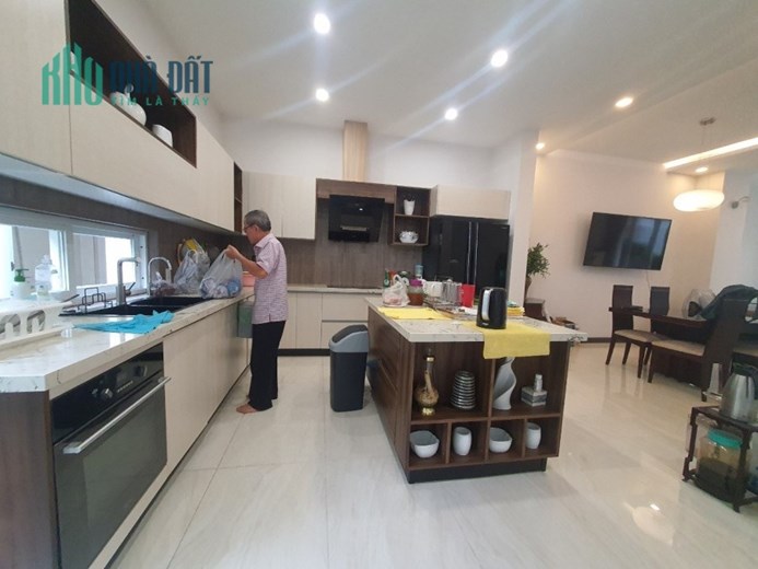 Bán Biệt Thự Quận 7 siêu đẹp ,4 lầu chỉ 24,2 tỷ