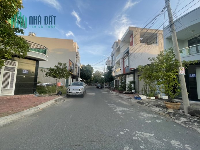 Cần Bán gấp căn nhà cấp 4 trong dự án KDT Chí Linh 1. Giá chỉ 5 tỷ 250