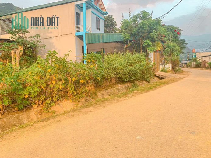 ĐẤT ĐẸP - GIÁ TỐT - Cần Bán 2 Lô Đất Vị Trí Đắc Địa Tại  huyện Phù Yên,  Sơn La