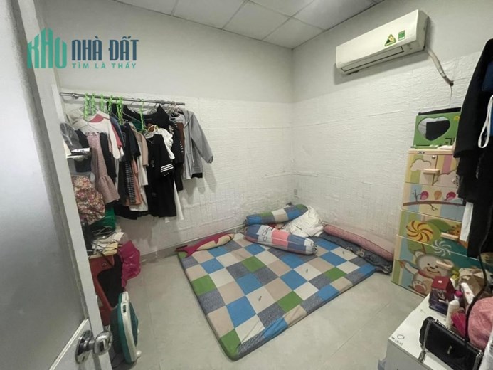 Bán nhà Măt tiền Trường Chinh ngay Đồng Đen, DT: 4.4x10m, 2 Tầng, 2PN, 6.8 tỷ