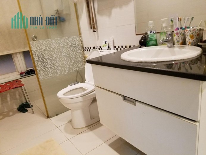 NHÀ ĐẸP - GIÁ TỐT - CHÍNH CHỦ Cần Bán Nhà  Vị Trí Đẹp Ngay Trung Tâm Sài Gòn