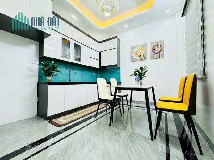 VỊ TRÍ NHÀ ĐẸP CHỈ 1 NHÀ RA ÔTÔ ,RA PHỐ ,MẶT TIỀN RỘNG NHÀ ĐẸP NHƯ KHÁCH SẠN 5 ☆ CHỦ TẶNG LẠI FULL