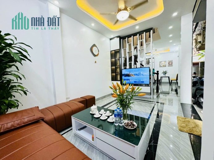 VỊ TRÍ NHÀ ĐẸP CHỈ 1 NHÀ RA ÔTÔ ,RA PHỐ ,MẶT TIỀN RỘNG NHÀ ĐẸP NHƯ KHÁCH SẠN 5 ☆ CHỦ TẶNG LẠI FULL