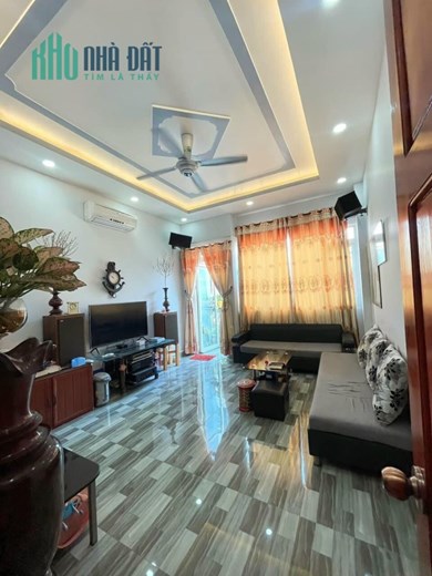 MẶT TIỀN HẺM 1 TRỤC - 20M RA MẶT TIỀN .