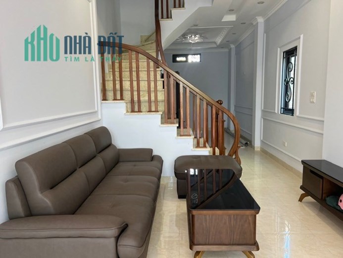 Bán nhà ngõ 80 Hoa Lâm, gần oto tránh 40m x 4T chỉ nhỉnh 3 tỷ TL. LH: 0936123469