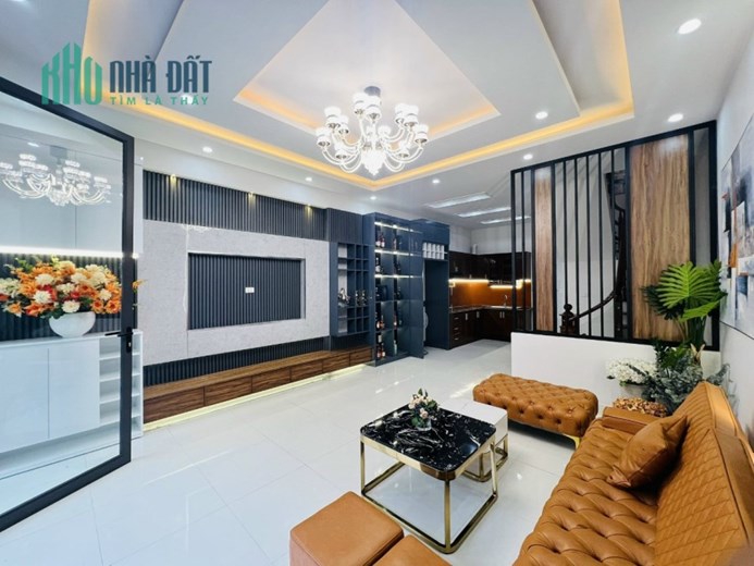 Bán nhà ngõ 415 Ngô Gia Tự gần Chợ Đằng Lâm 42m 4 tầng GIÁ 3.05 tỉ ô.tô tận cửa