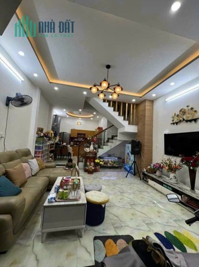 chính chủ bán nhà 1 trệt 2 lầu Góc 2 mặt tiền đường Lã Xuân Oai-Phường long Trường Quận 9