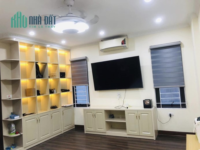 Bán nhà mặt phố kinh doanh, Trâu Quỳ, Gia Lâm, 80m, lô góc, 4 tầng, ô tô, 10 tỷ 6