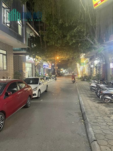 Bán nhà mặt phố kinh doanh, Trâu Quỳ, Gia Lâm, 80m, lô góc, 4 tầng, ô tô, 10 tỷ 6
