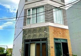 chính chủ bán nhà 1 trệt 2 lầu Góc 2 mặt tiền đường Lã Xuân Oai-Phường long Trường Quận 9