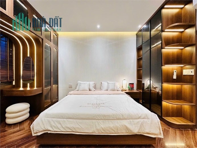 Siêu Phẩm 5 tầng Thang Máy, Nội thất cao cấp – Đường 10m, Quang Trung, Gò Vấp.