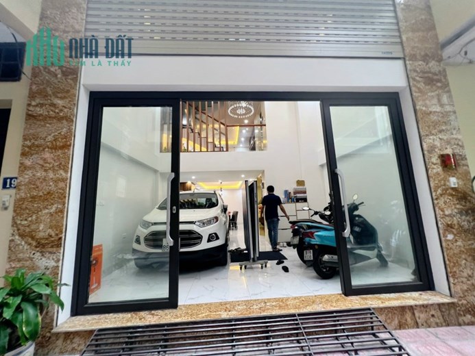 Cho thuê nhà Nguyễn Tuân , Thanh Xuân NHÀ MỚI ĐẸP 85mx5T oto Thang máy VP spa ở ngay hơn 30 tr