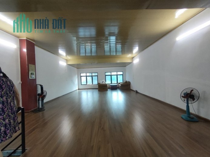 Bán nhà 3 tầng Sài Đồng,Long Biên 33m2,Mt5.5m oto đỗ cửa chỉ 2.8 tỷ