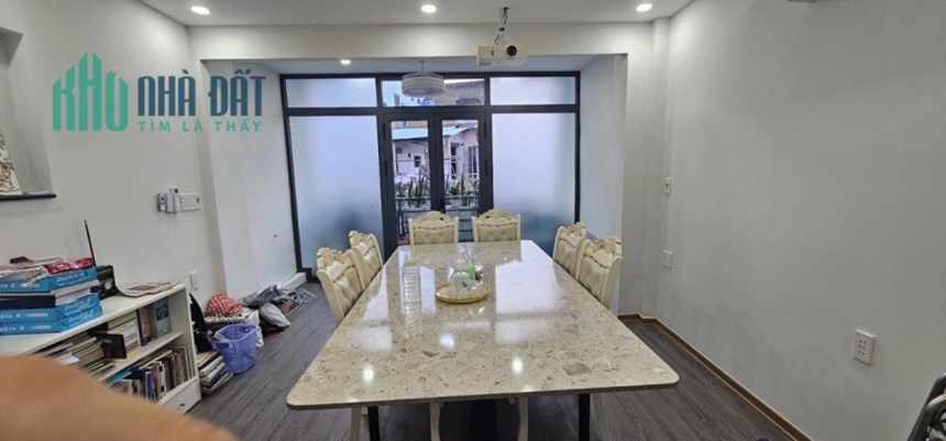 Ngộp Lê Hồng Phong - Quận 5 - HXH Thông  - 4 Tầng - 50m2