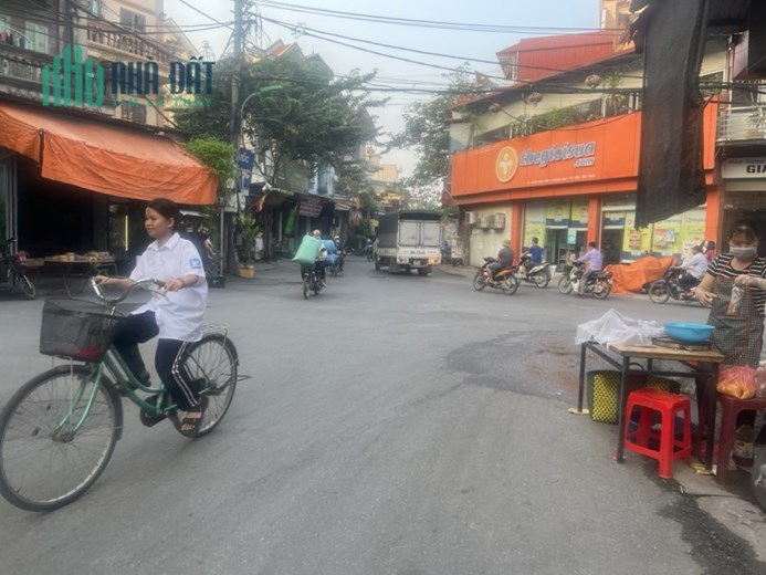 CẦN BÁN GẤP TRONG 30 ngày 
Diện tích 230 m  lô góc mặt tiền 20 m ngay gần hồ điều hoà giá chỉ 1.9
