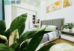 PHÂN LÔ QUÂN ĐỘI - Ô TÔ ĐỖ CỬA. PHỐ PHÙNG HƯNG, 
45M + MT 3.5M. NHỈNH 5 TỶ