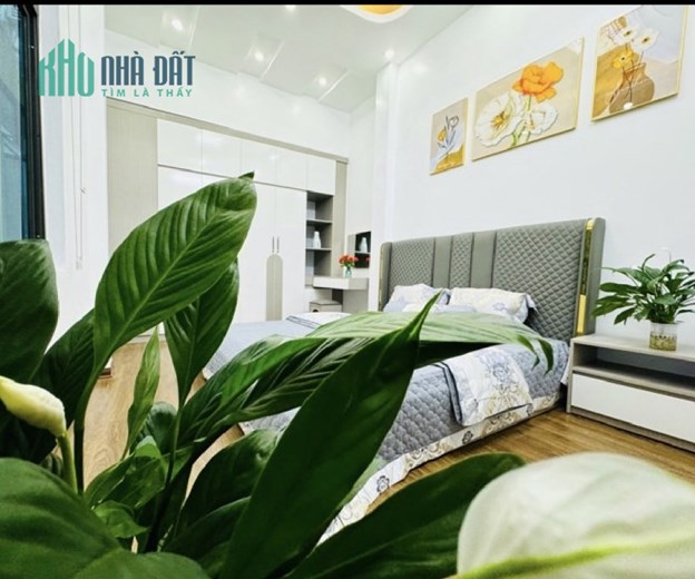 PHÂN LÔ QUÂN ĐỘI - Ô TÔ ĐỖ CỬA. PHỐ PHÙNG HƯNG, 
45M + MT 3.5M. NHỈNH 5 TỶ