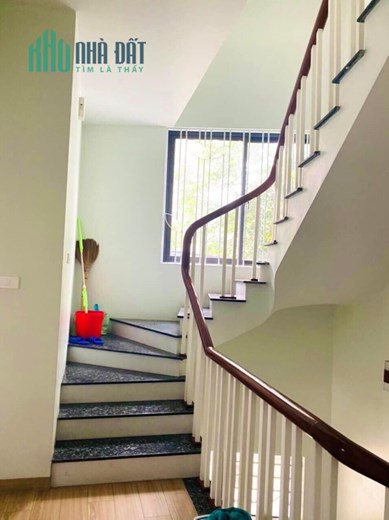 BIỆT THỰ 100M2- MẶT TIỀN 9M- HƠN 11 TỶ NGAY TẠI LONG BIÊN HÀ NỘI.