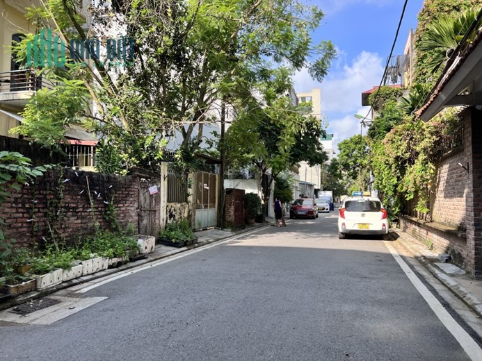 Bán đất Phố Tư Đình, ô tô tránh, 65 m2, mặt tiền 4,5 m, giá chỉ 7 tỷ.