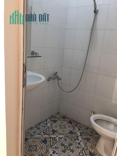 Hoàng Sâm: Bán nhà 32mx 5 tầng, Ở ngay, tặng nội thất-Giá: 3,4 tỷ