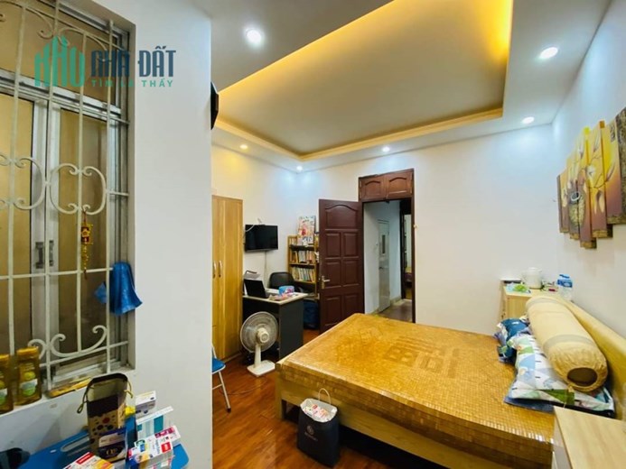 Chính chủ bán Gấp! Phân Lô Hoàng Quốc Việt, Quận Cầu Giấy,  41m x 4Tầng, Giá 10 tỷ.