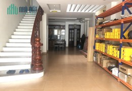 Cho thuê nhà 4 tầng mặt đường Nguyễn Tất Thành, Vĩnh Yên - Giá 20tr