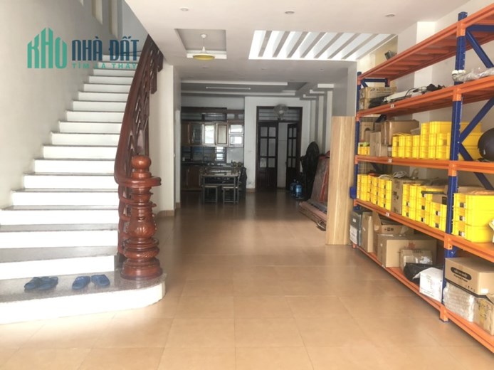 Cho thuê nhà 4 tầng mặt đường Nguyễn Tất Thành, Vĩnh Yên - Giá 20tr