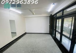 Cho thuê mặt bằng tại ngõ 88 Dịch Vọng, Cầu Giấy. Gần chợ, trường học và các khu văn phòng.