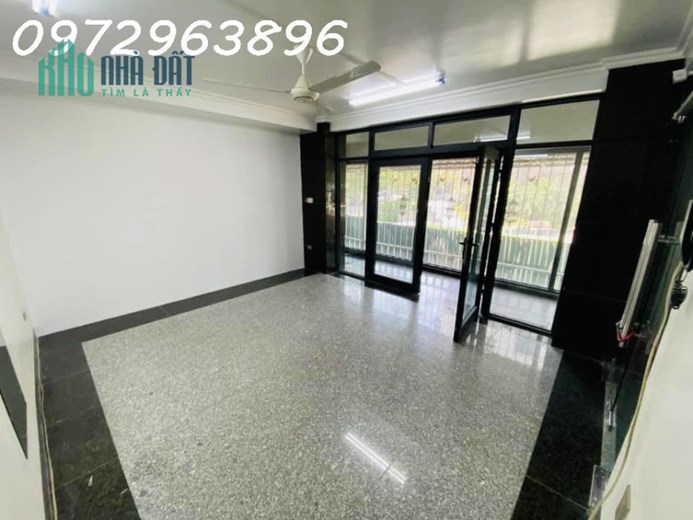 Cho thuê mặt bằng tại ngõ 88 Dịch Vọng, Cầu Giấy. Gần chợ, trường học và các khu văn phòng.