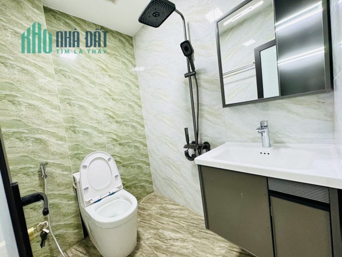 Hiếm. Bán nhà phố Khương Trung, quận Thanh Xuân. 46m2 x 3T. MT 5.6m. GẦN Ô TÔ. 5 Tỷ. 0968084286
