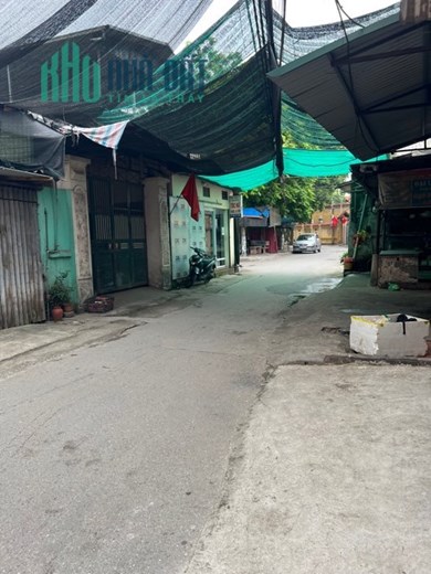 Bán đất Hưng Phúc, Yên Sở, tặng nhà cấp 4 mới tinh, ô tô qua nhà 43 m2, 3 tỷ 200