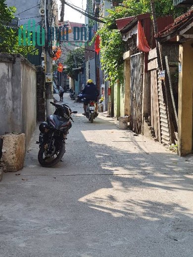Bán đất Hưng Phúc, Yên Sở, tặng nhà cấp 4 mới tinh, ô tô qua nhà 43 m2, 3 tỷ 200
