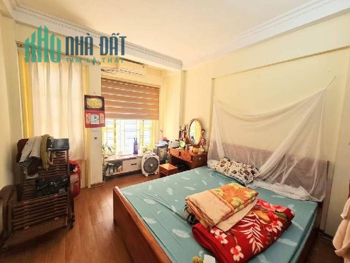 Bán nhà Đê La Thành 40m 4T 4PN ngõ thông 50m ra Xã Đàn vuông đẹp 4.4 tỷ
