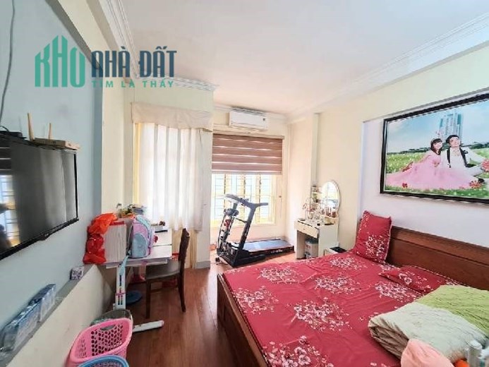 Bán nhà Đê La Thành 40m 4T 4PN ngõ thông 50m ra Xã Đàn vuông đẹp 4.4 tỷ
